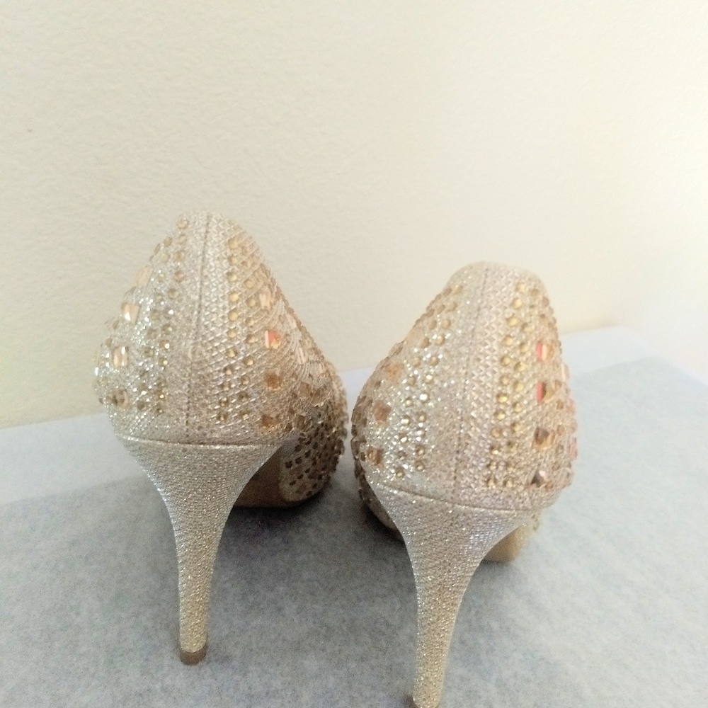 Shoes - Picture 2 of 5